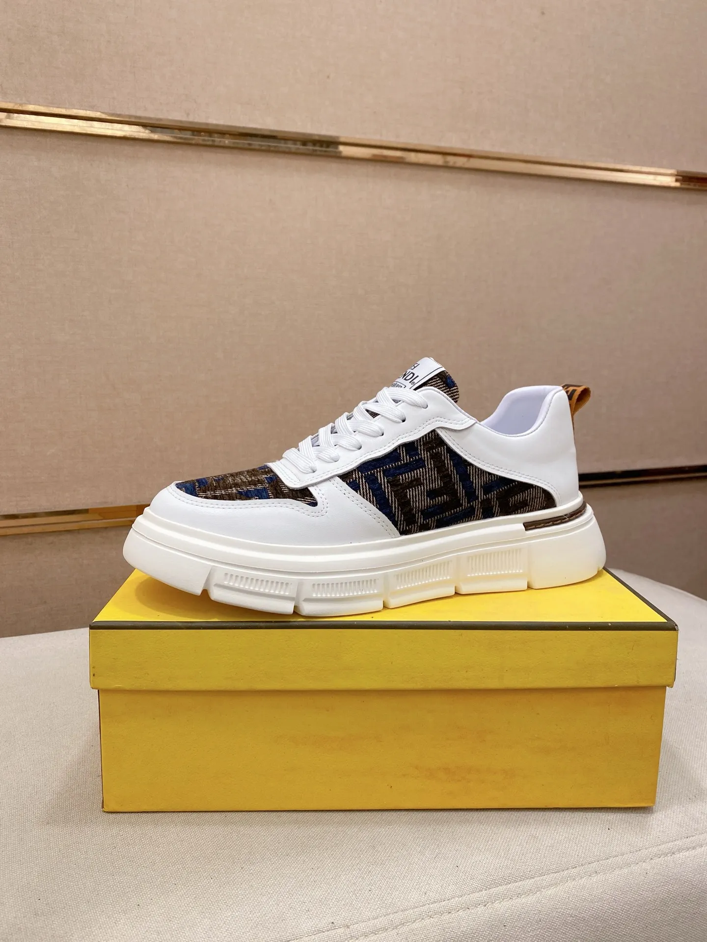 Factory price 400💰 (fendi) New style 👊🏻 upper 🇮🇹 imported cowhide fabric 🇩🇪 lining imported sheepskin lining. The original outsole is molded to highlight the identity of every man, and the upper foot is elegant and stable🚶🏻🚶🏻The high-end custom counters reproduce the original version📯No matter the wind or rain, the shoe last remains unchanged and can withstand the verification of time🔍️,🔵 Size: 38-44